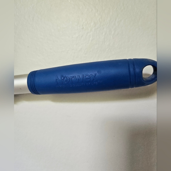 Norwex Green Duster, Envirowand with Two-Sided Sleeve - Picture 4 of 4